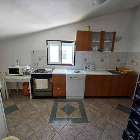 아파트 With Parking Space Barbat, Rab - 23180